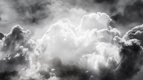 nubes espesas y acercándose en el cielo, tormentas eléctricas
