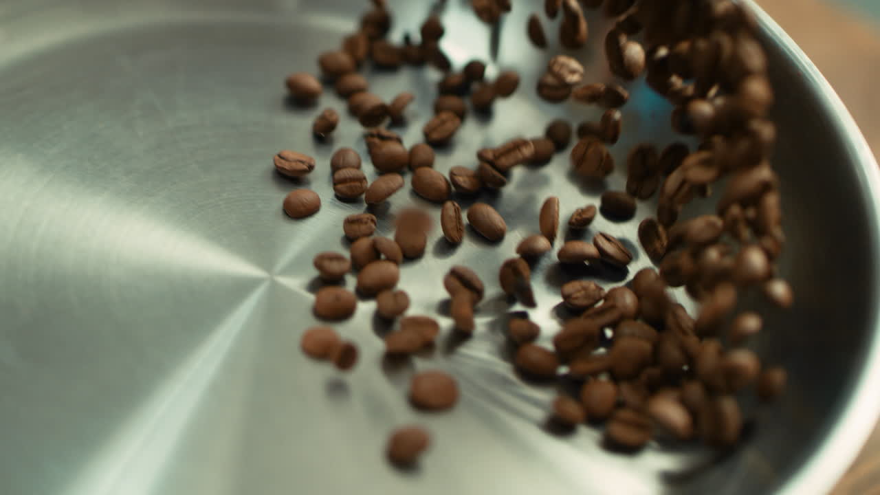 커피  ⁇ 을  ⁇ 비에 빨리 던지고  ⁇ 비에 구운 커피  ⁇ 을 던지고