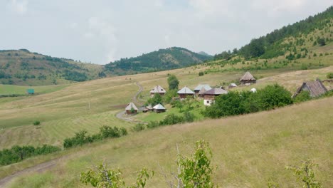 Aldea-étnica-Ticije-Polje,-Serbia