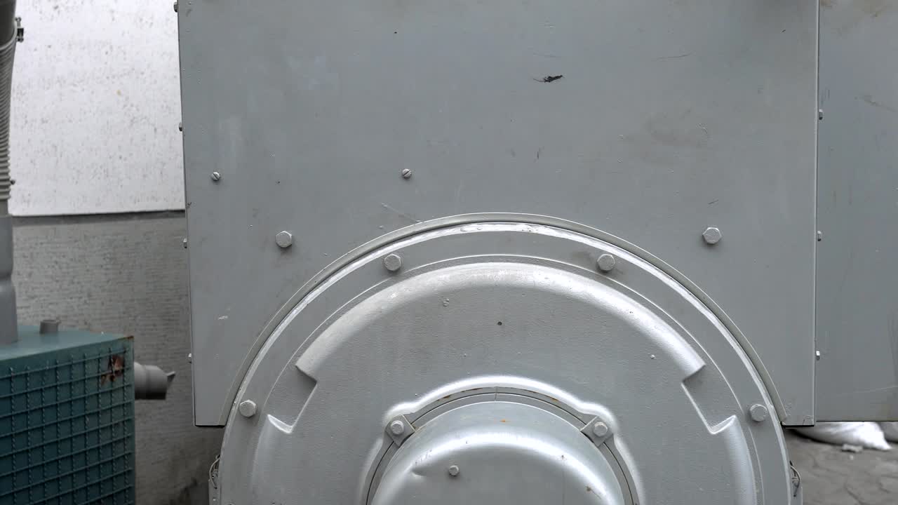 부러스리스 동기 변압기의 부품을 자세히 살펴보십시오.