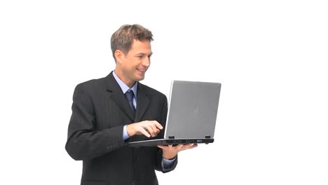 un hombre de negocios alegre con su portátil