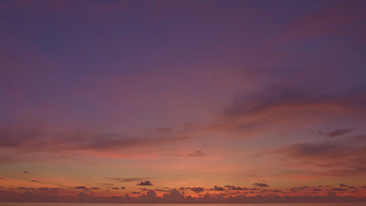달한 일몰 풍경 자연의 놀라운 빛 구름빛 하늘