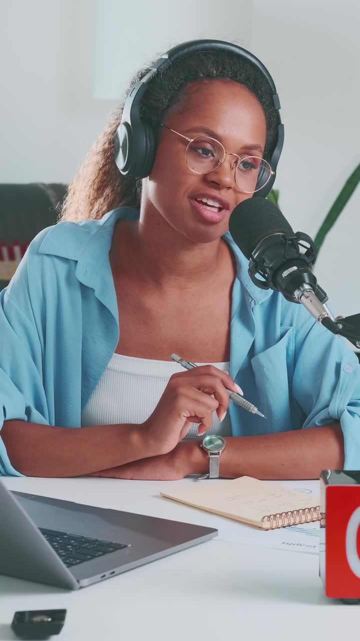 Engaging discussions on creativity and growth in a cozy workspace setting