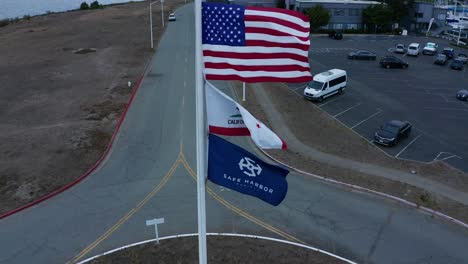 Ein-Weiterer-Pass-über-Die-Amerikanische-Flagge