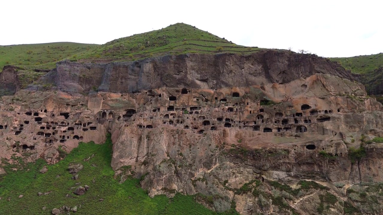 Vardzia Gürcistan Mağara Manastırı Antik Kaya Şehri Dağ Kaya Mimarisi Havadan Yukarı Eğik Görünüm
