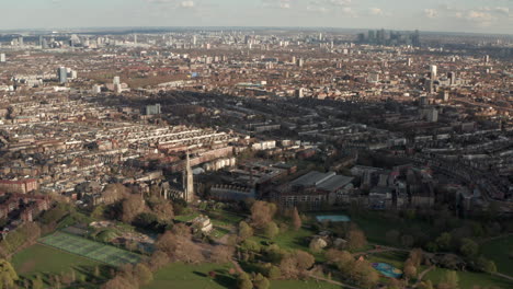 Toma-Aérea-Circular-Sobre-Clissold-North-Hackney-Londres