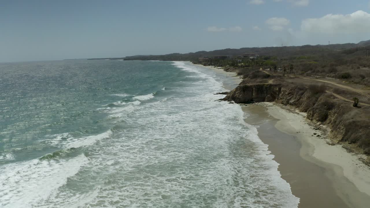 costa de playa tropical de jalisco, méxico - vista aérea de establecimiento