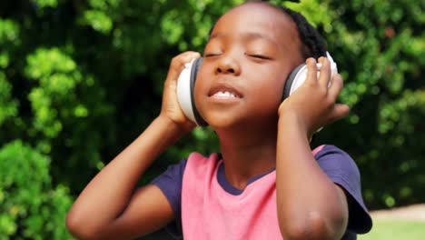 Close-up-of-little-boy-listening-music-with-his-headphones-and-singing