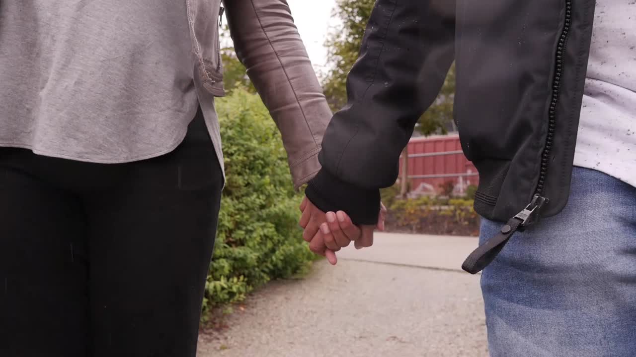 젊은 부부의 손에 근접 촬영