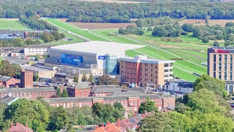 el hipódromo de doncaster y el hotel hilton garden inn