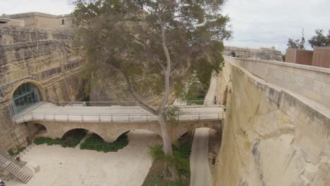 Las-Murallas-Defensivas-Rodean-La-Valletta,-La-Capital-De-Malta