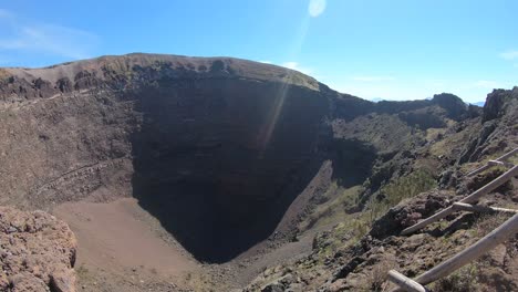 view the crater of mount vesuvius