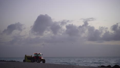 Pájaros-Volando-En-El-Cielo-Antes-De-La-Tormenta-En-Florida