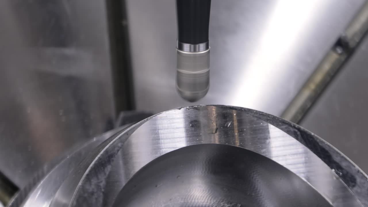 금속 가공 cnc 밀링 기계. 금속 절단 현대 가공 기술.