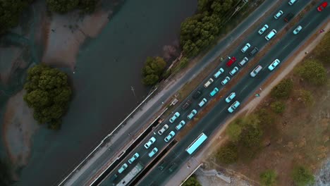 Vista-Aérea-De-La-Hora-Pico-En-El-Puente-Selander,-Dar-Es-Salaam