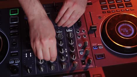 dj mezclando musica