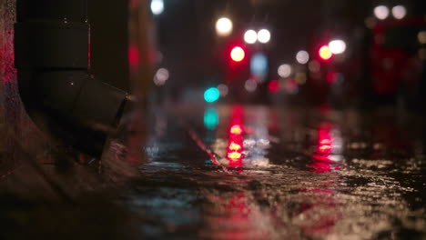 lluvia en la ciudad nocturna