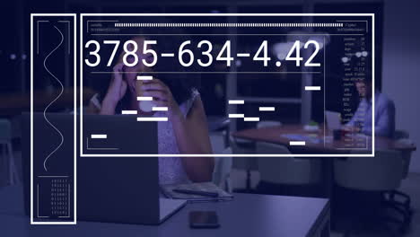 animación del procesamiento de datos financieros sobre diversas personas de negocios en la oficina