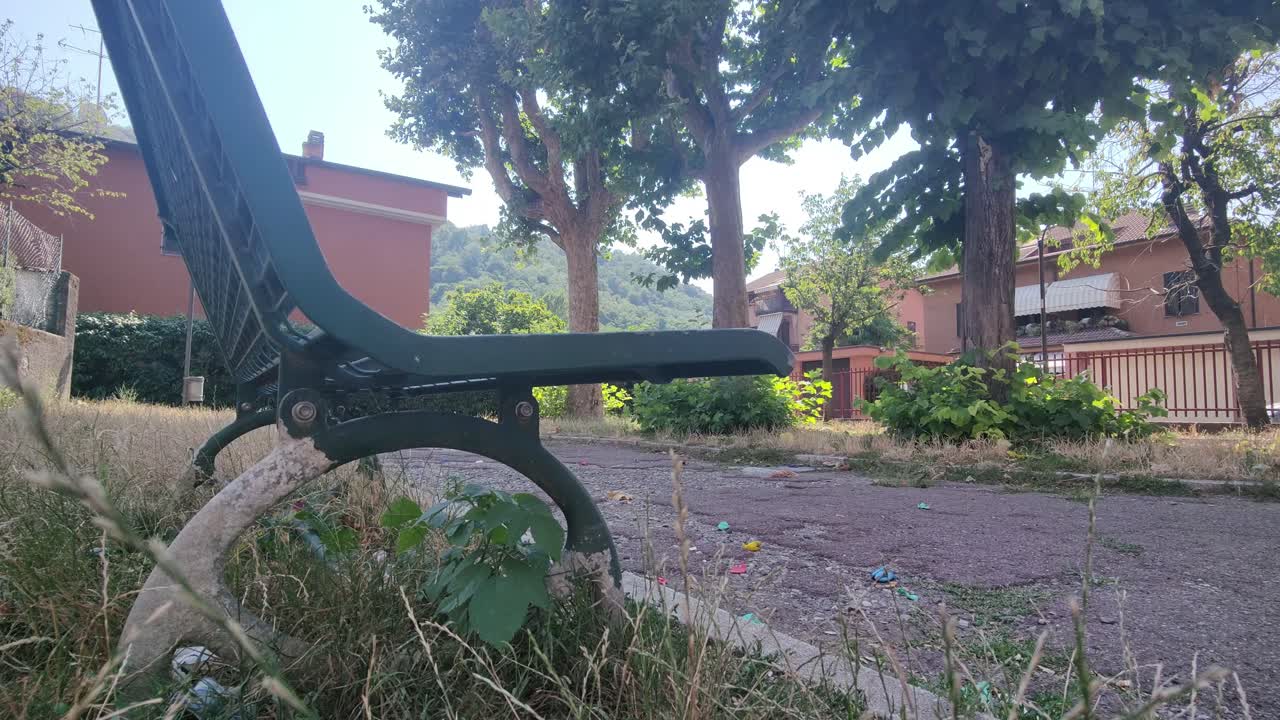 뒤에 어린이 공원과 자연의 전망