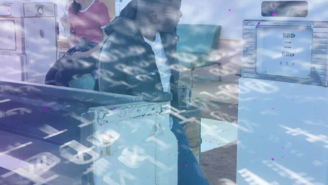 주유소에서 사람을 통해 금융 데이터 처리의 애니메이션