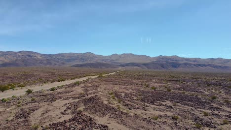 Camino-De-Tierra-En-El-Norte-Del-Desierto-De-Mojave-En-El-Valle-De-La-Muerte,-California,-Estados-Unidos