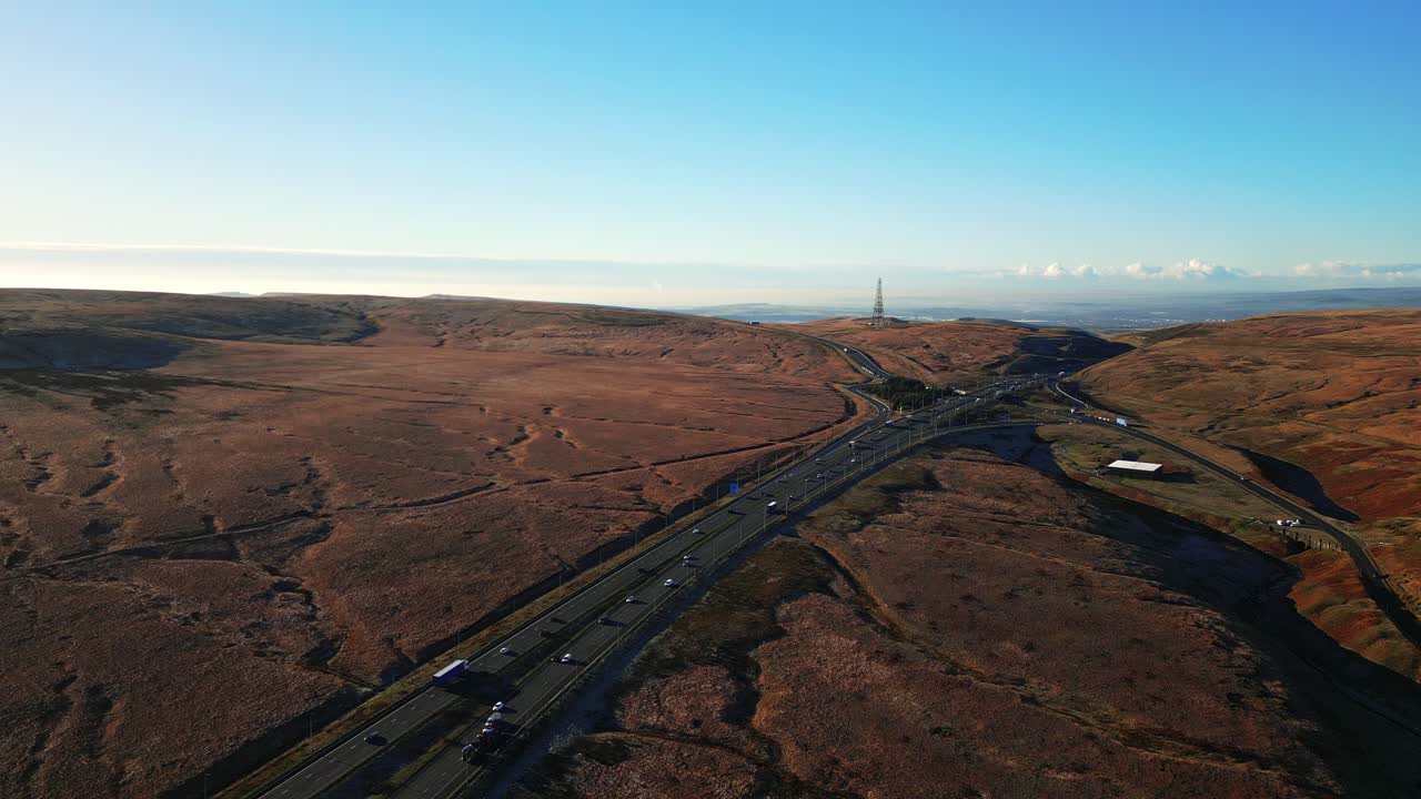 새들워스 무어, m62 고속도로 및 리폰덴 도로의 높은 공중 황무지 전망