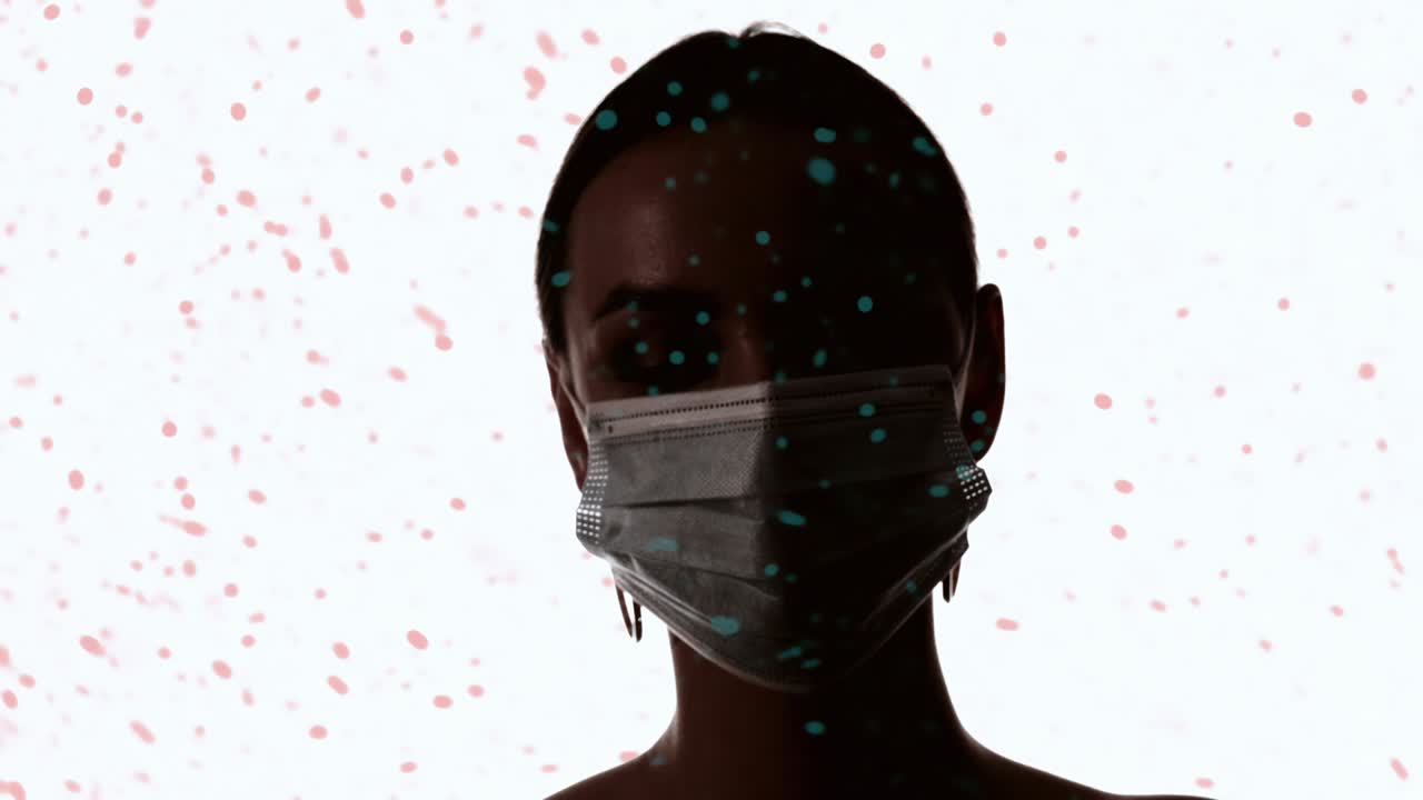 미생물이 있는 마스크를 입은 호흡기 감염 여성