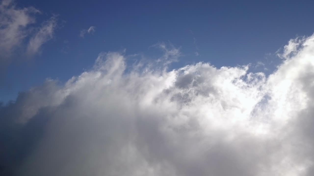 Dynamic Cloudscape: Blue Sky and Shifting Clouds