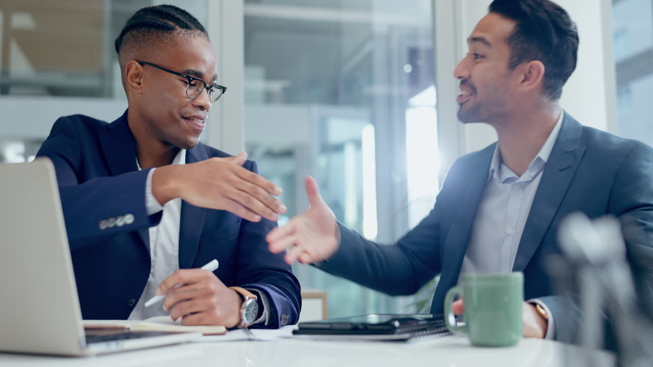 노트북, 비즈니스 사람들과의 회의와 계획