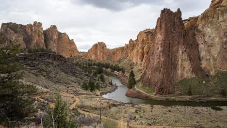 time lapse of smith rock state park in oregon with hikers and climbers | 4k