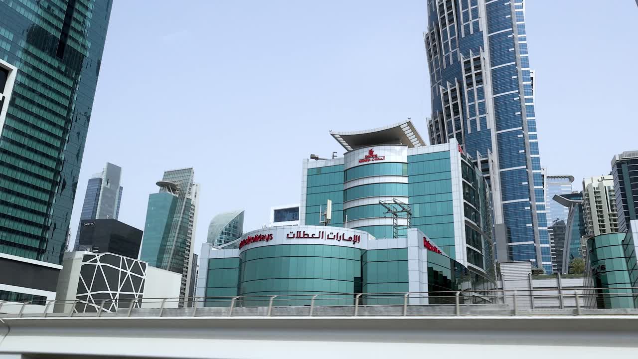 Edifici moderni e skyline a Dubai, EAU