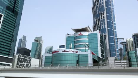 edificios modernos y el horizonte en dubái, emiratos árabes unidos