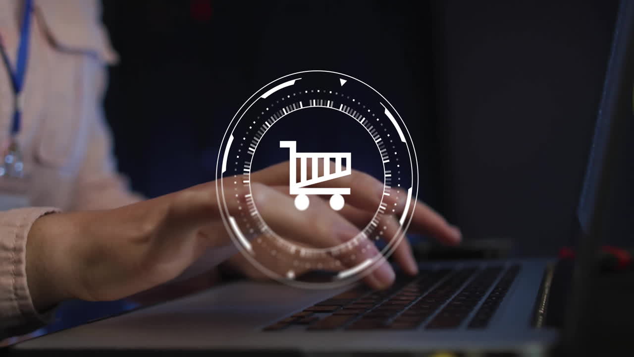 animación del alcance y el icono del carrito de compras sobre una mujer biracial usando una computadora portátil