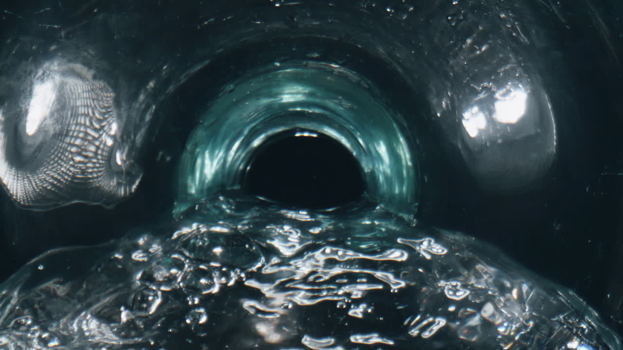 스파클링 워터 스링 와인글래스 클로즈업 차가운 탄산 액체 기 글래스