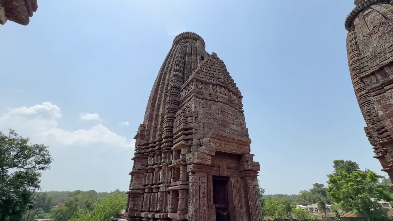 The Trimukhi Temple in Amarkantak built in 11th-century are part of the Kalachuri group of temples. It is dedicated to Lord Shiva and is known for its unique three-faced idol of the deity