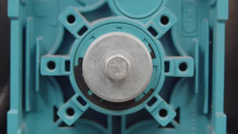 Frontal-detail-of-a-rotating-screw-attached-to-an-electric-industrial-motor