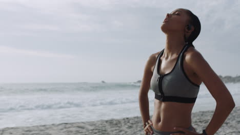 Cansado,-Corriendo-Y-Fitness-Con-Mujer-En-La-Playa