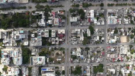 Rectangular-blocks-of-houses-between-straight-streets-in-urban-Mexico