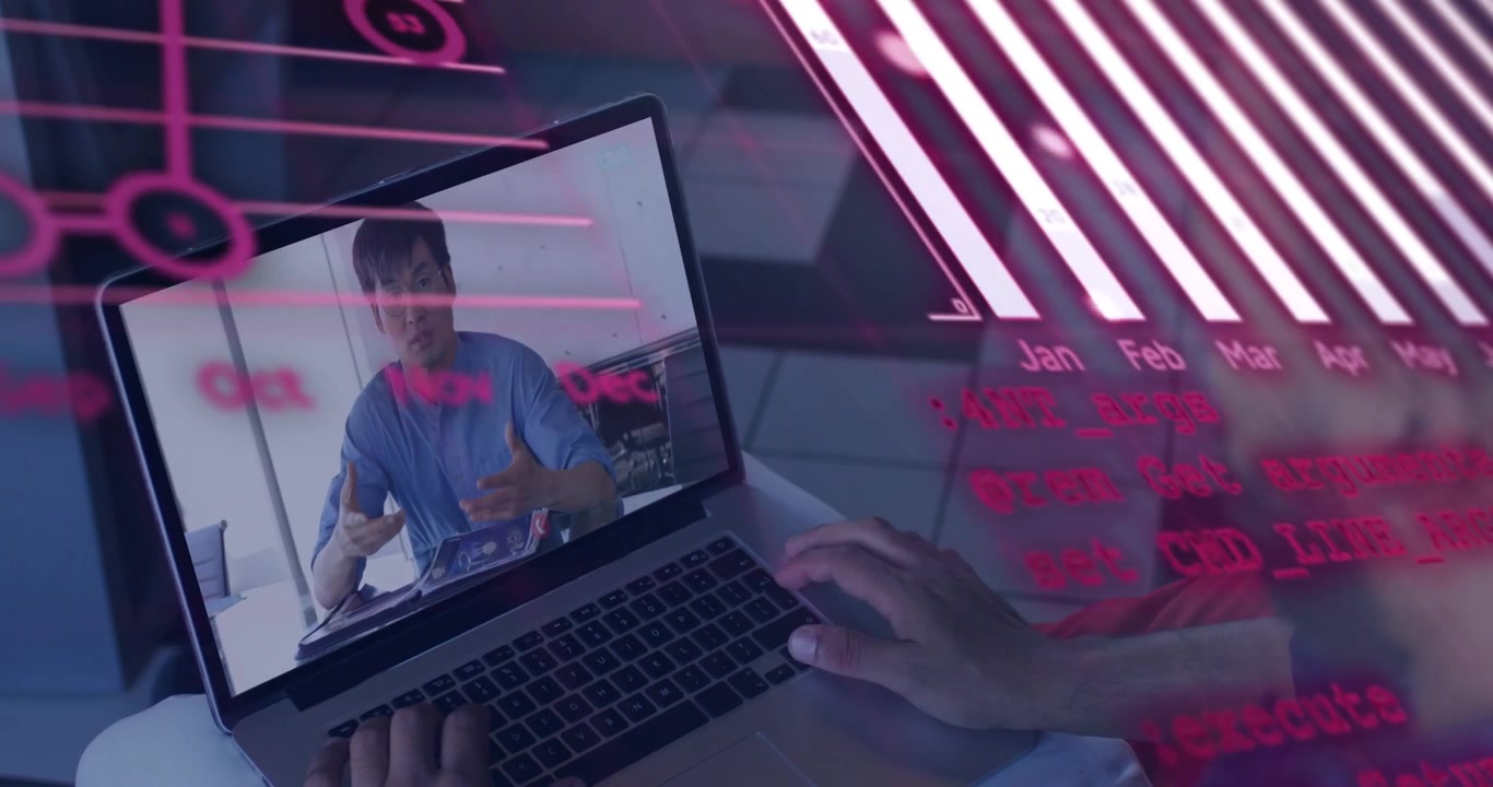 Usuário de laptop tocando no touchpad após a conexão da chamada, observando gráficos tecnológicos varrendo a tela para revisar dados.