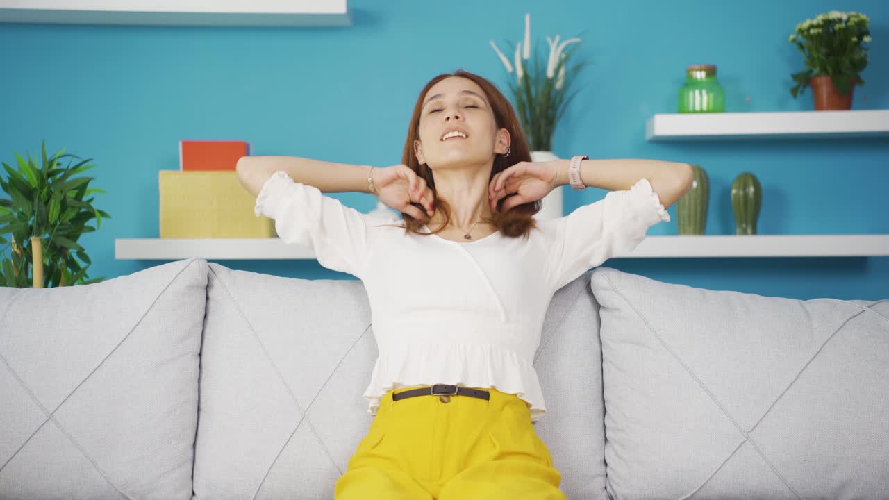 una joven tranquila y pacífica.