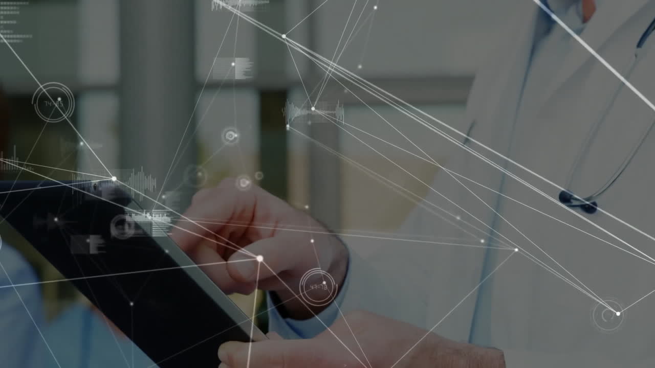 animación de la red de conexiones a través de un médico caucásico usando una tableta