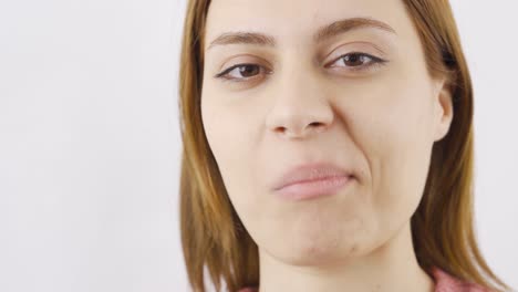 Woman-eating-cashew-in-close-up.-Nuts.