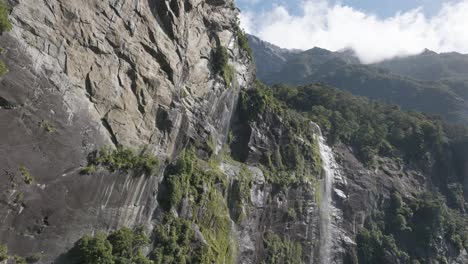 View-of-waterfalls-on-mountains-during-a-sunny-summer-day-in-Milford-Sound,-Fiordland,-New-Zealand