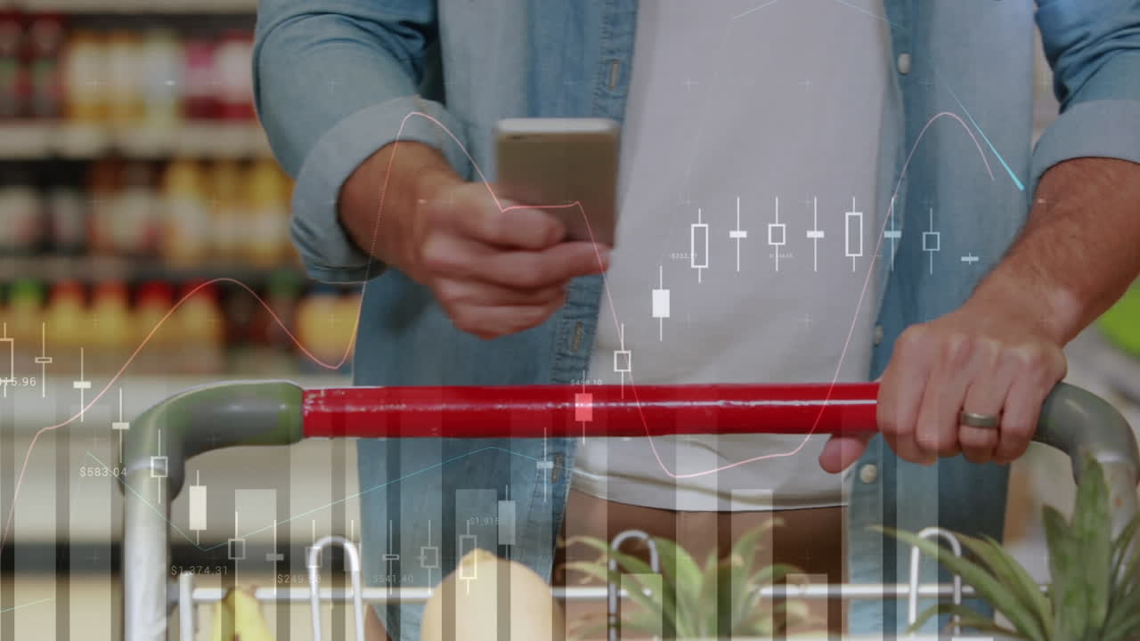 procesamiento de datos financieros contra un hombre que usa un teléfono inteligente mientras compra comestibles