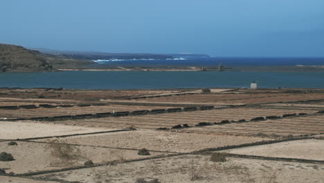 salinas de janubio con vista a la laguna de lanzarote