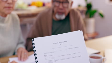 personas mayores, última voluntad y testamento con papeleo