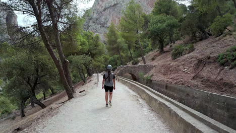 Peaceful-and-tranquil-walk-at-the-El-Cabrito-Ornithological-Observatory