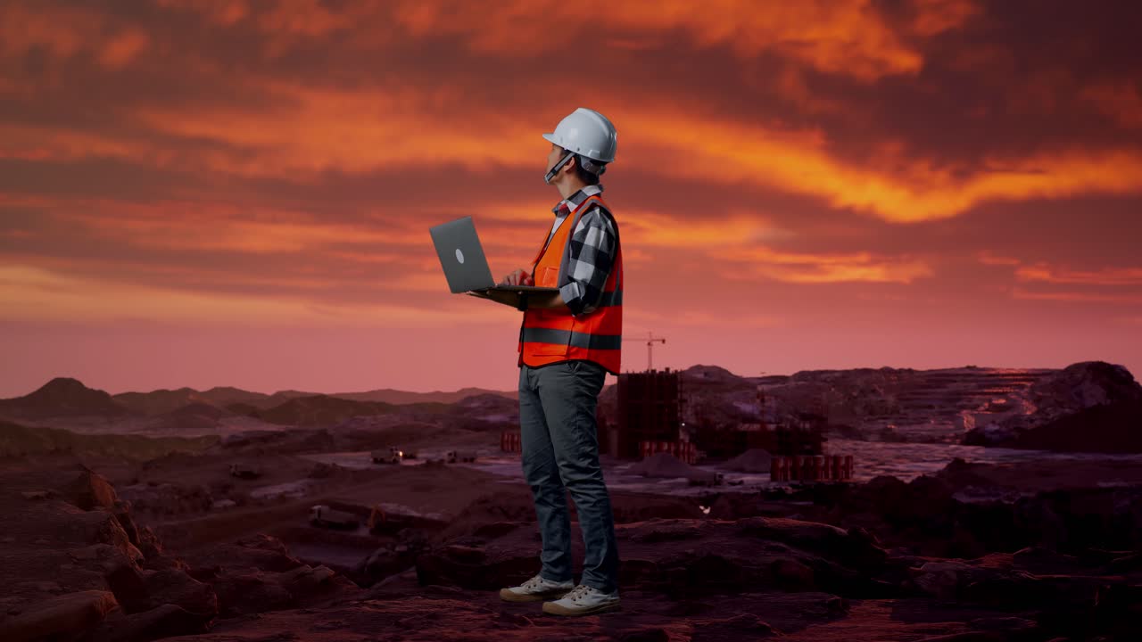 Byggeingeniør overvåger minested ved solnedgang