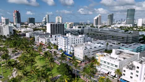 empuje aéreo alto sobre la playa sur de miami en florida