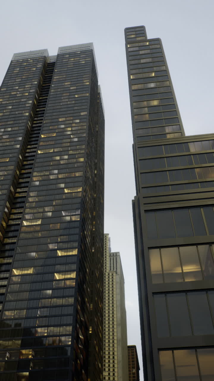 Skyline della città che mostra moderni grattacieli al crepuscolo in un ambiente urbano